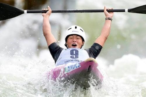 A jovem canoísta brasileira foi medalhista de ouro no Campeonato Mundial de Canoagem Slalom Junior & Sub-23 na Austrália / Foto: Divulgação / CBCa